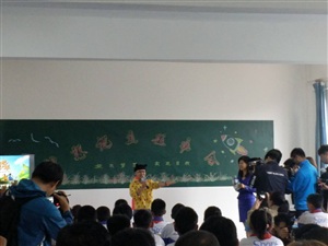 希望小學活動進行中，，